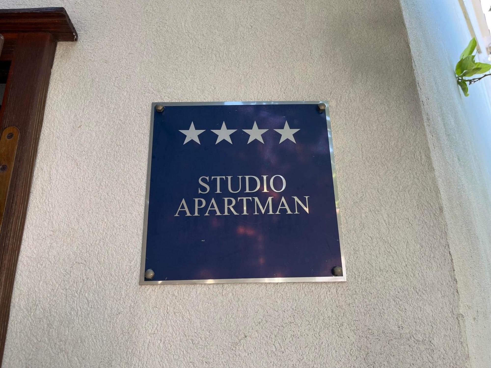 Apartman Mladenka Supetar Eksteriør billede