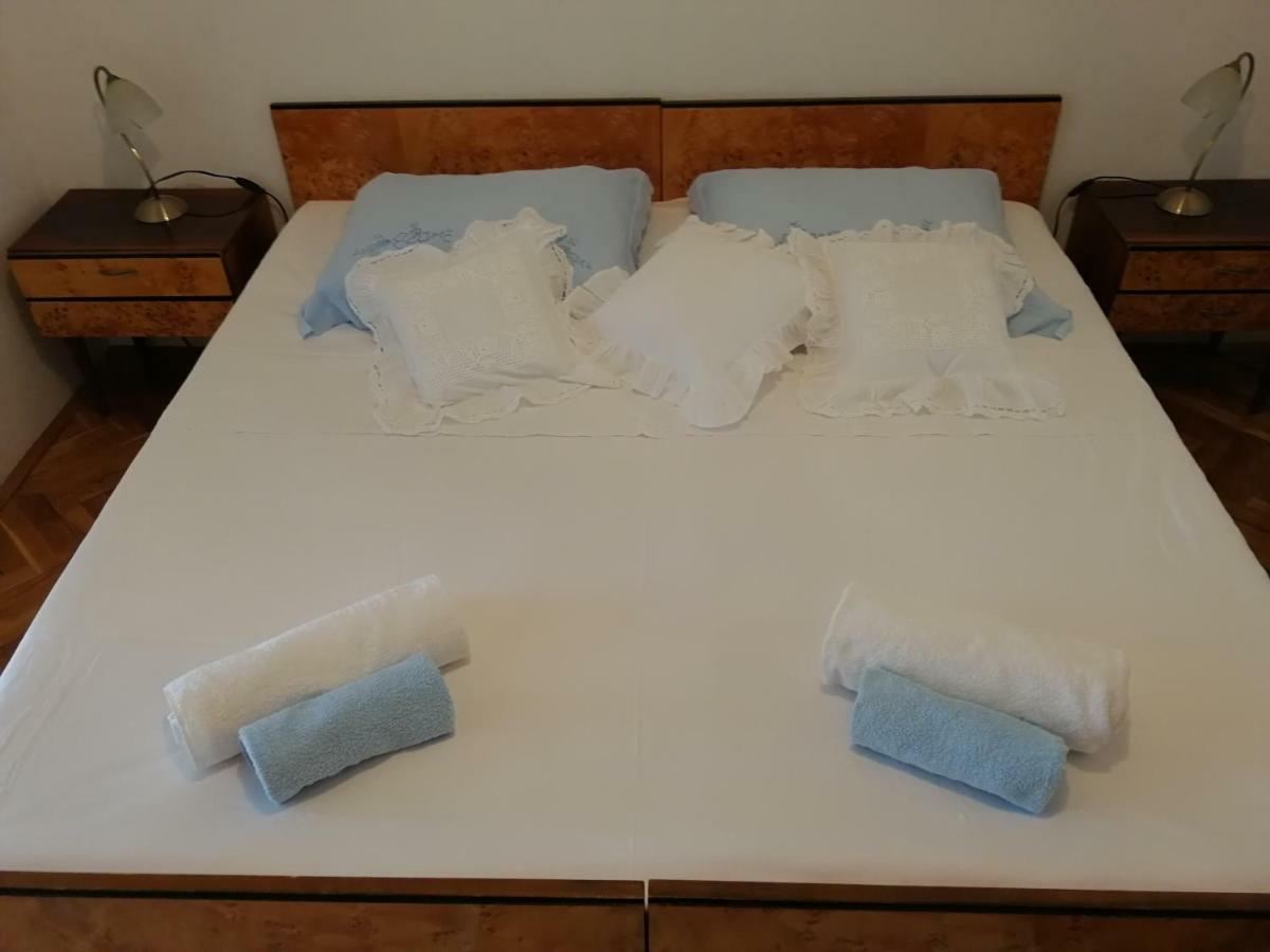 Apartman Mladenka Supetar Eksteriør billede